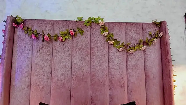 Snapshot of AnyaJay chatting on December 22, 2025, 9:45 pm AnyaJay online show from December 22, 2025, 9:45 pm