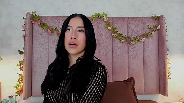 Snapshot of AnyaJay chatting on February 19, 2026, 9:44 pm AnyaJay online show from February 19, 2026, 9:44 pm