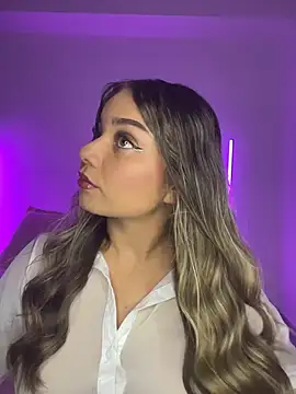 AnnyLopezzz  online show from October 6, 2025, 5:49 am