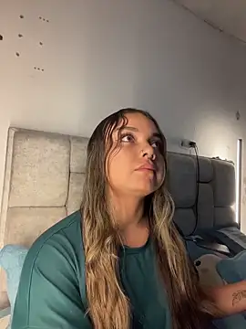 AnnyLopezzz  online show from April 14, 2026, 5:57 am