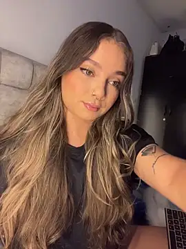 AnnyLopezzz  online show from April 24, 2026, 5:32 am