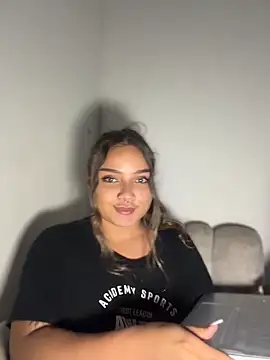 AnnyLopezzz  online show from April 25, 2026, 7:11 am