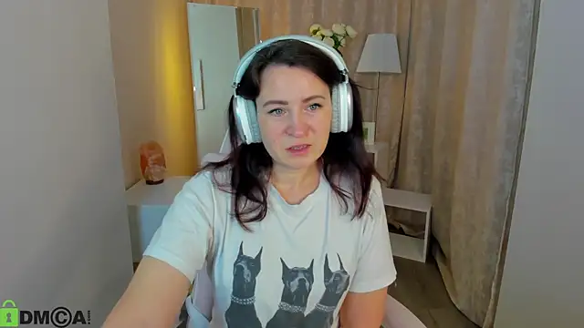 Lea shadom online show from November 6, 2025, 1:06 am