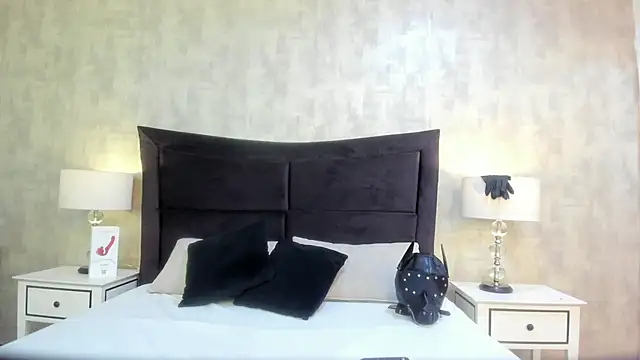 Snapshot of BarbaraLeython1 chatting on October 19, 2025, 2:50 pm BarbaraLeython1 online show from October 19, 2025, 2:50 pm