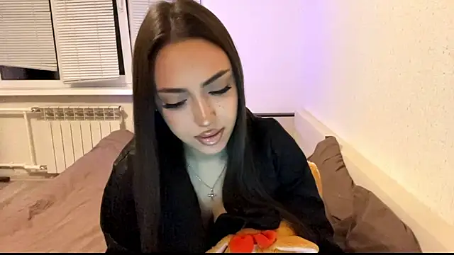 Snapshot of Leaf_Unto chatting on November 15, 2025, 2:24 pm Leaf Unto online show from November 15, 2025, 2:24 pm