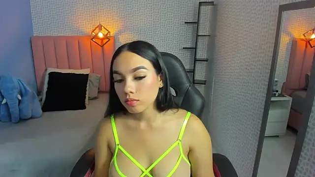 Snapshot of MOLLYSPENCER1 chatting on April 23, 2026, 6:43 pm MOLLYSPENCER1 online show from April 23, 2026, 6:43 pm