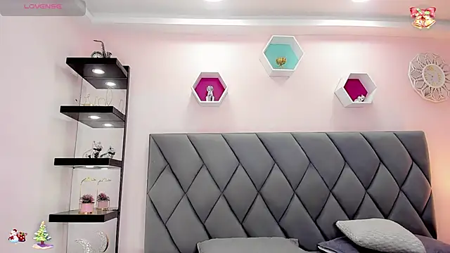 Amira Ember online show from December 14, 2025, 8:35 pm