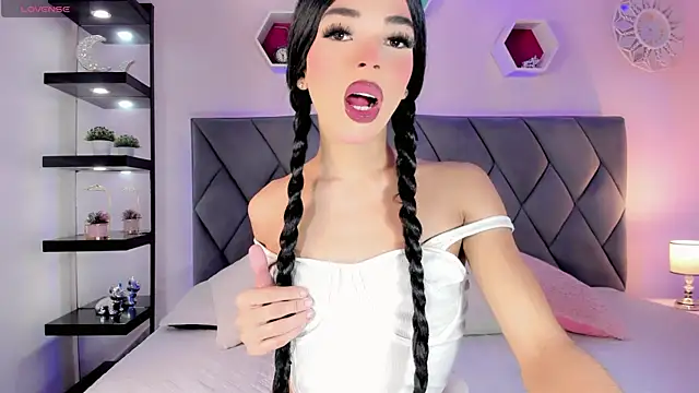 Snapshot of Amira_Ember chatting on June 29, 2026, 9:15 pm Amira Ember online show from June 29, 2026, 9:15 pm