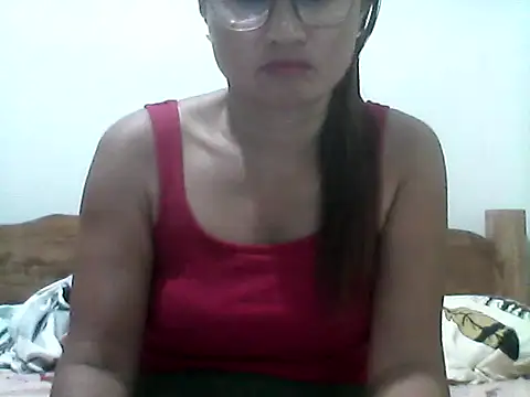 nathalie0045 online show from May 19, 2026, 10:27 pm