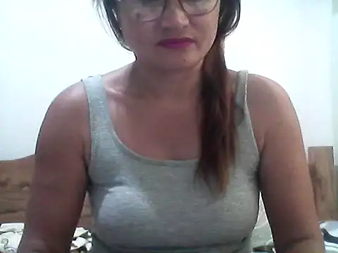 nathalie0045 online show from May 26, 2026, 11:23 pm