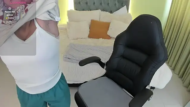 Snapshot of Camille_Olsen_ chatting on October 27, 2025, 11:36 am Camille Olsen online show from October 27, 2025, 11:36 am