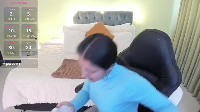 Snapshot of Camille_Olsen_ chatting on October 28, 2025, 11:47 am Camille Olsen online show from October 28, 2025, 11:47 am