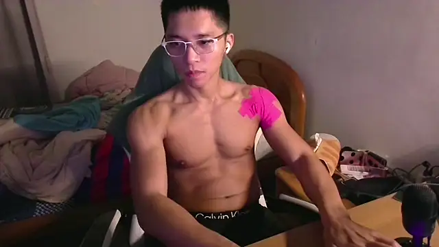 iron0401 online show from February 26, 2026, 5:12 pm