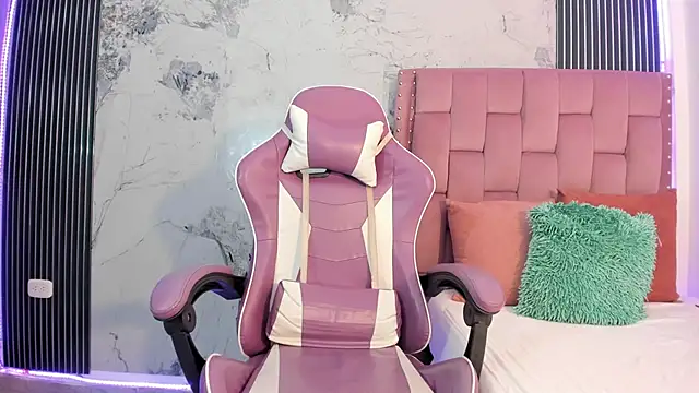 Mia Duarte1 online show from December 16, 2025, 7:30 pm