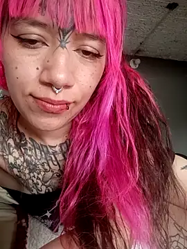 Snapshot of Meganhynde chatting on September 19, 2025, 9:37 pm Meganhynde online show from September 19, 2025, 9:37 pm