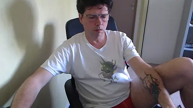 blueandwhite1 online show from April 21, 2026, 2:34 pm