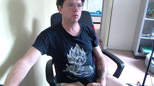 blueandwhite1 online show from April 28, 2026, 2:22 pm