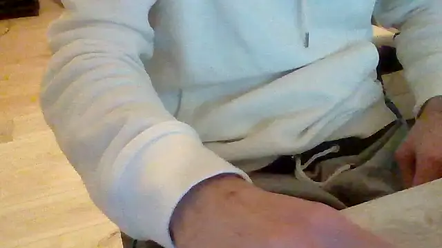 Snapshot of onestlatsait chatting on October 27, 2025, 2:54 pm onestlatsait online show from October 27, 2025, 2:54 pm