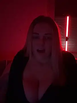 ItsLxsa online show from April 11, 2026, 8:35 pm