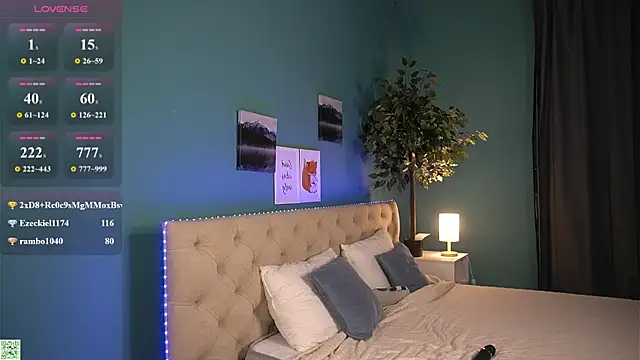 Lisafoxy  online show from May 15, 2026, 11:23 pm