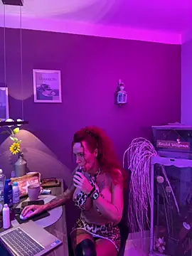 Hotmilfhamburg1 online show from April 25, 2026, 3:53 am