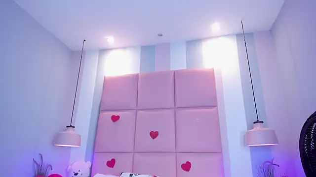 CarolinaFerrer online show from February 12, 2026, 1:28 pm