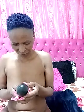 SexyBootie online show from December 18, 2025, 9:32 pm