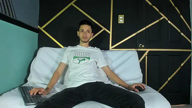 logan rogers  online show from September 24, 2025, 2:09 pm