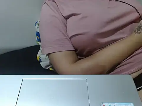 Snapshot of Nataliya_Singh chatting on April 15, 2026, 6:04 pm Nataliya Singh online show from April 15, 2026, 6:04 pm