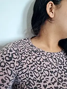 Alessandraa- online show from October 8, 2025, 9:23 pm