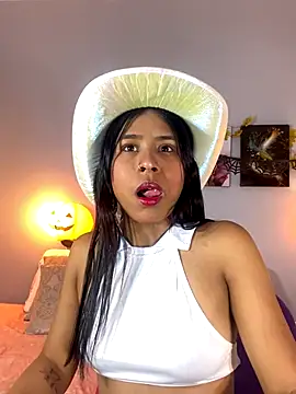 Snapshot of SophieW1 chatting on October 24, 2025, 12:12 pm SophieW1 online show from October 24, 2025, 12:12 pm