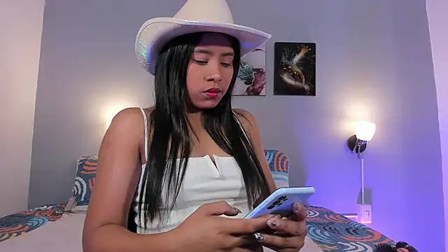 Snapshot of SophieW1 chatting on November 5, 2025, 12:16 pm SophieW1 online show from November 5, 2025, 12:16 pm