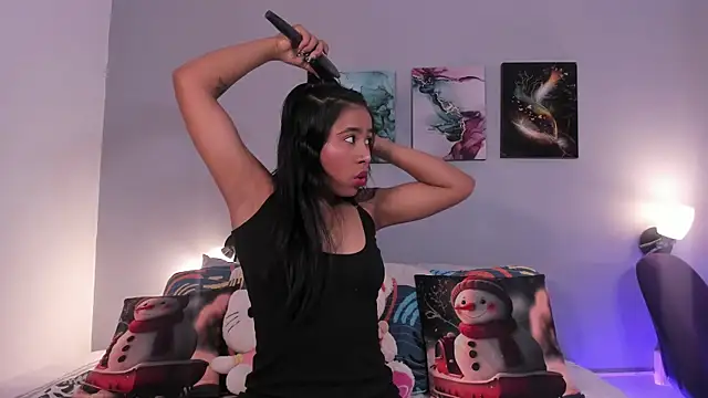 Snapshot of SophieW1 chatting on November 12, 2025, 12:16 pm SophieW1 online show from November 12, 2025, 12:16 pm