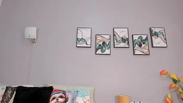 Snapshot of SophieW1 chatting on December 3, 2025, 12:14 pm SophieW1 online show from December 3, 2025, 12:14 pm