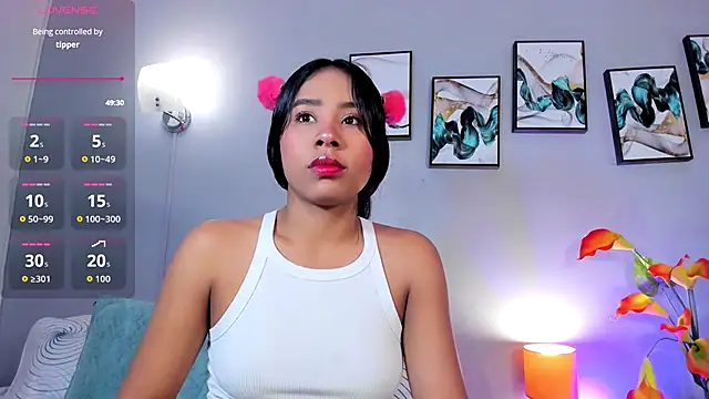 Snapshot of SophieW1 chatting on December 18, 2025, 12:22 pm SophieW1 online show from December 18, 2025, 12:22 pm