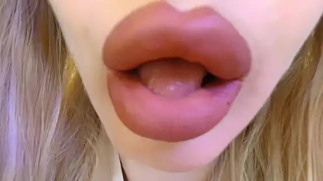 Snapshot of Politeeliza chatting on May 21, 2026, 8:05 pm Politeeliza online show from May 21, 2026, 8:05 pm