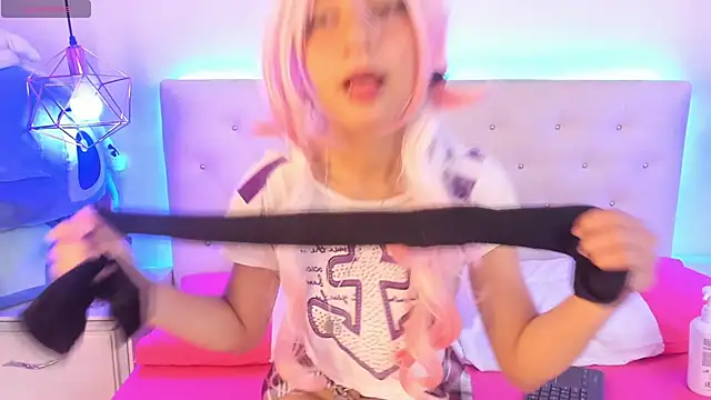 Snapshot of Little_Irene chatting on October 24, 2025, 12:34 pm Little Irene online show from October 24, 2025, 12:34 pm