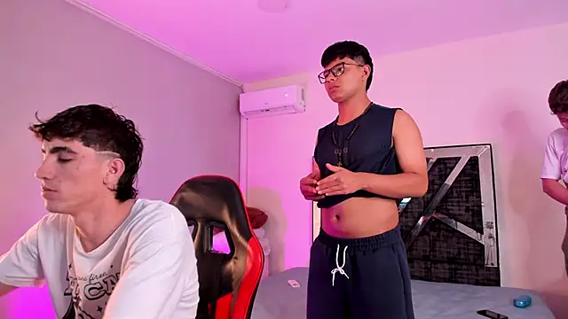 Handsomeboyss19 online show from February 21, 2026, 4:02 am