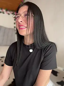 Mia salinass online show from January 13, 2026, 8:03 pm