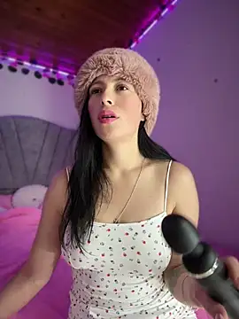 Mia salinass online show from May 18, 2026, 5:57 am