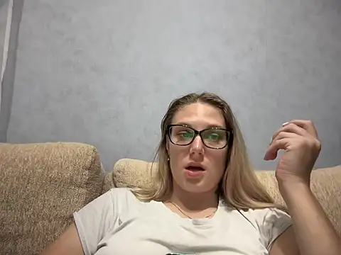 NikexPretty online show from September 16, 2025, 5:25 pm