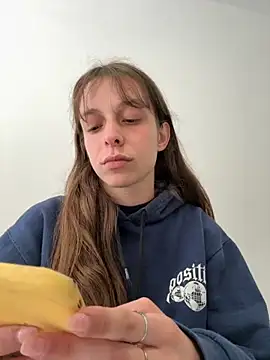 LittleJulietta online show from September 10, 2025, 1:44 pm