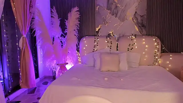 SarahCastro1  online show from March 16, 2026, 5:44 am