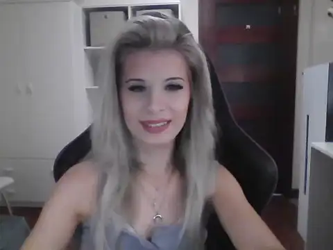 KristineGlow online show from October 6, 2025, 7:06 am