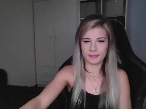 KristineGlow online show from October 14, 2025, 6:14 am