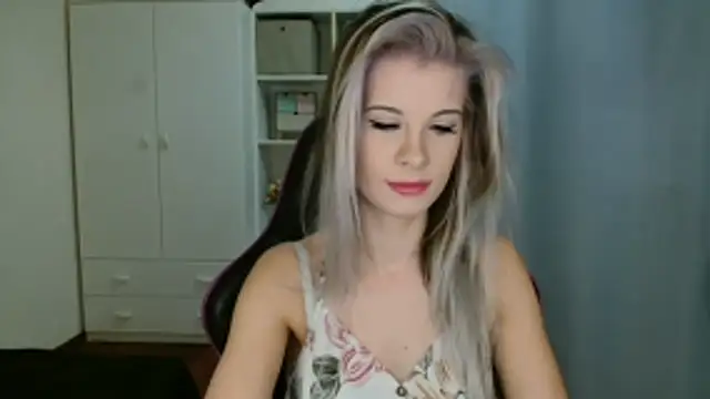 KristineGlow online show from January 15, 2026, 7:24 am