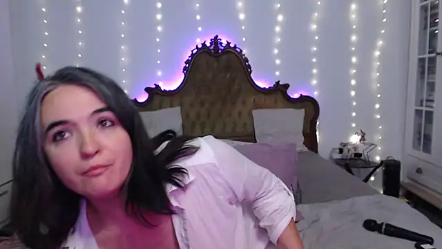 SilkenSin online show from September 8, 2025, 7:35 pm