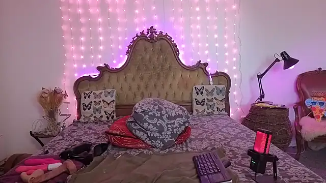 SilkenSin online show from April 14, 2026, 6:41 am