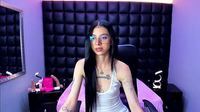Dulce Miaa  online show from July 6, 2026, 6:21 pm
