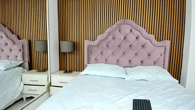 RoxanneStorm  online show from November 24, 2025, 12:38 pm